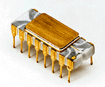 http://www.ccad.sist.chukyo-u.ac.jp/~mito/ss/Embedded/webPic/intro/4004chip%5b1%5d%5b2%5d.gif